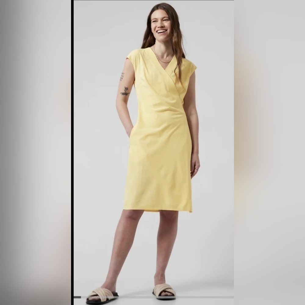 NWT ATHLETA Newport Wrap Dress City Stripe Lunaria Yellow Size XS